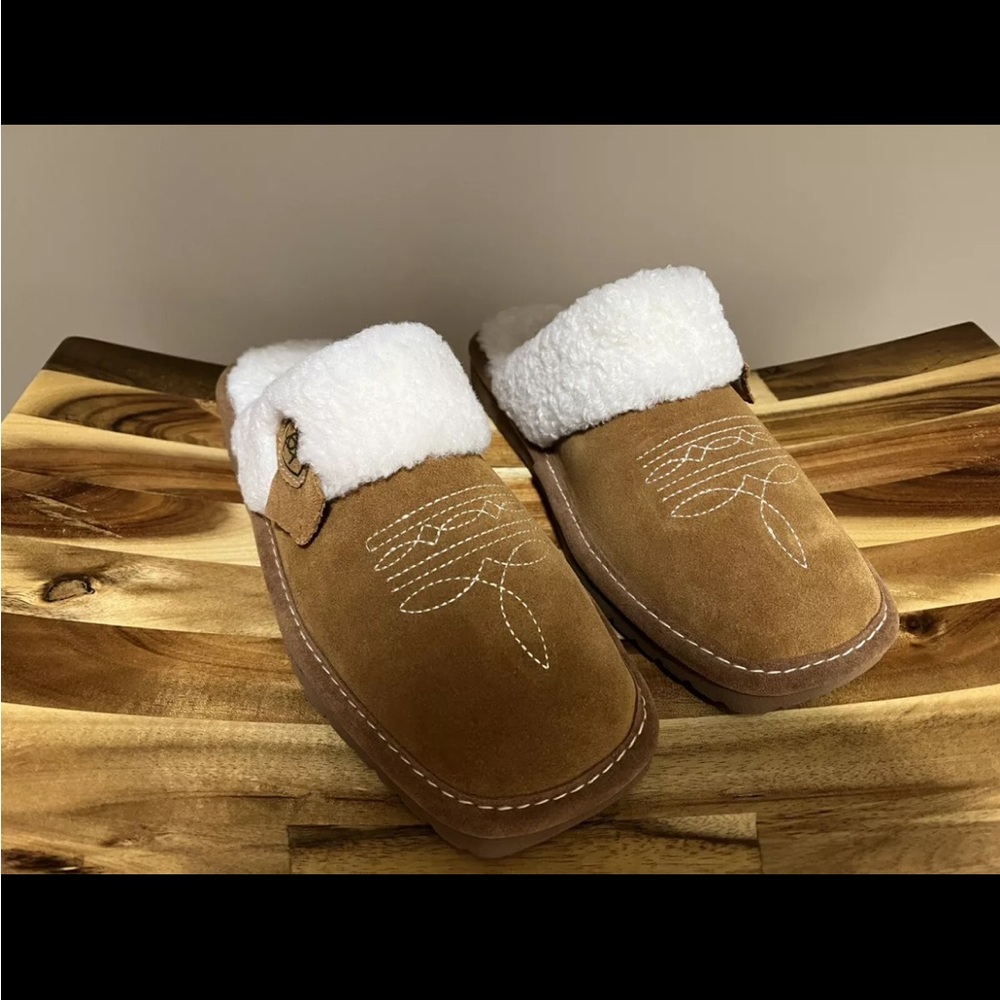 ariat jackie square toe slippers - brand new worn once inside -